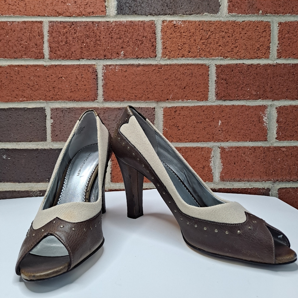 Marc Fisher SZ 9.5 Brown and Tan open toe Shoe